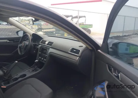 2012 Volkswagen Passat 2.5L S z USA, uszkodzony, nr VIN 1VWAP7A32CC041117